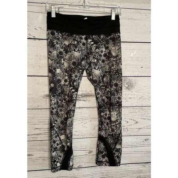 Lululemon Floral Run Inspire CropII All Luxtreme Black Angel Wing‎ Leggings sz 4 - Picture 1 of 11